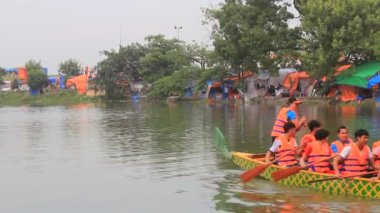 Asyalı insanlar tekne baş dragon