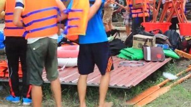 Asyalı insanlar tekne baş dragon