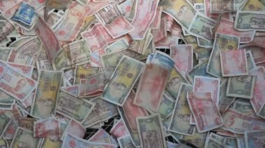 Vietnamca para (dong) rastgele yayıldı. Vietnam, Asya'nın en hızlı büyüyen ekonomileri ve popüler biridir.