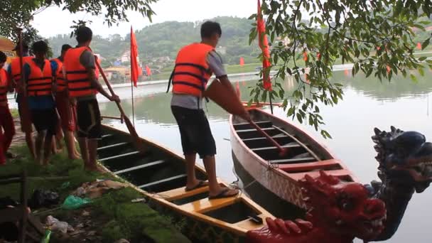 Siedziba smoczych łodzi, unikalną kulturę z Wietnamu — Wideo stockowe