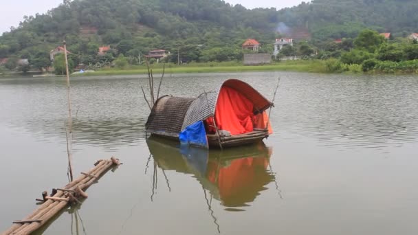 Fishing boats on the river — Stock Video