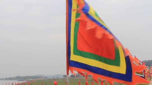 Флаг на традиционном фестивале во Вьетнаме — стоковое видео