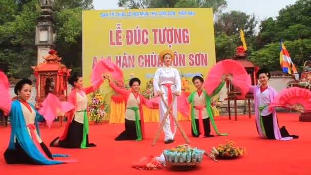 Mensen woonden traditionele festival — Stockvideo