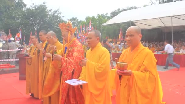 Monks and the faithful ceremony in traditional festival — Stock Video