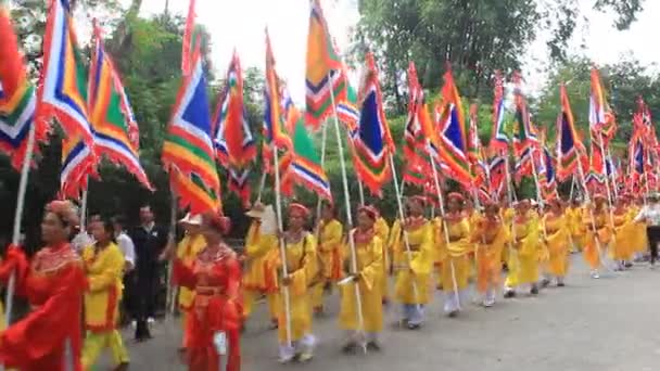 Personer deltog i traditionell festival — Stockvideo