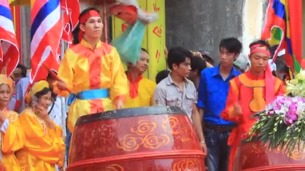 Mensen woonden traditionele festival — Stockvideo