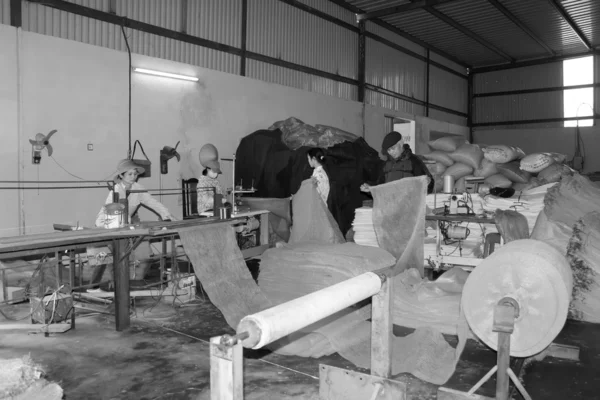 Lucrători în moara textilă — Fotografie, imagine de stoc