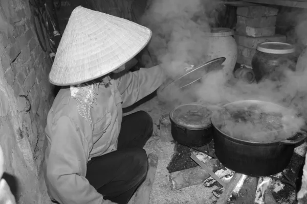 Asian woman boiling rice cake — Stock Photo, Image