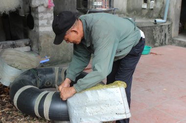 Hai Duong, Vietnam, 30 Temmuz: balıkçı kullanın tekne ve net balıkçılık