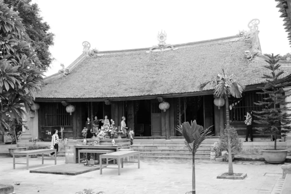 People to tempel burning incense ceremony for luck — Stock Photo, Image