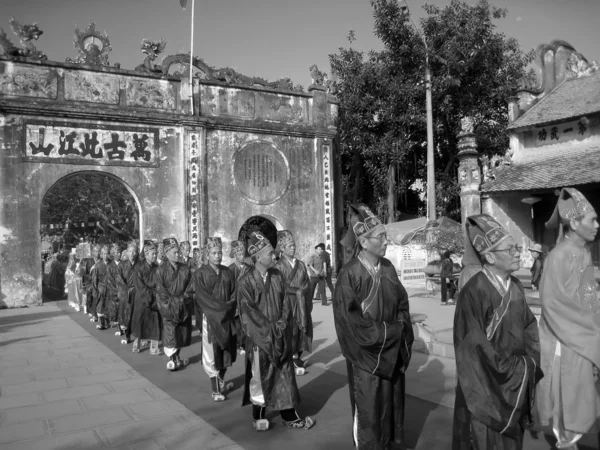 Group of people in traditional costume palanquin procession of h — Stock Photo, Image