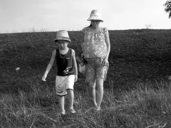 Mother and son go for a walk — Stock Photo, Image