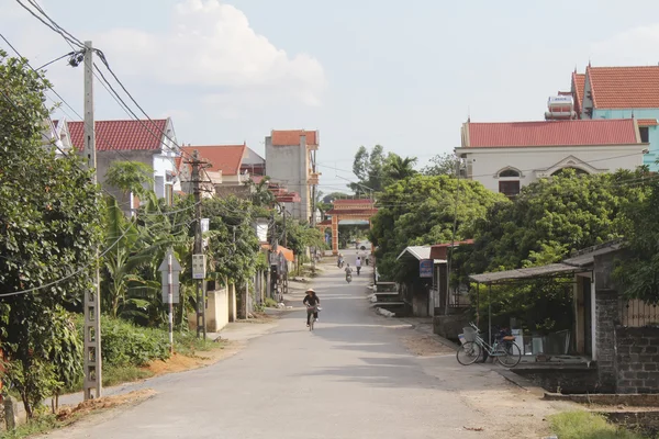 HAI DUONG, VIETNAM, 30 JUILLET : Porte du village rural vietnamien sur — Photo