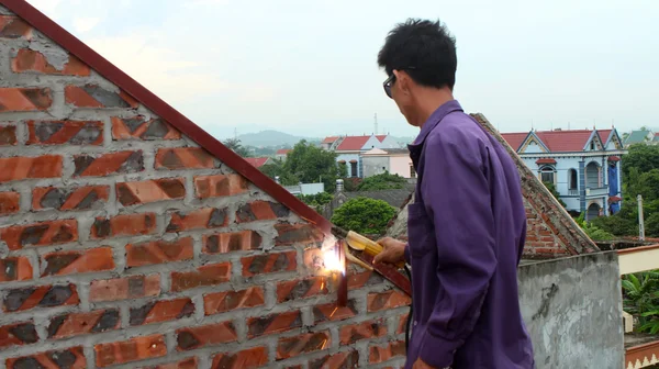Hai Duong, Vietnam, Temmuz, 4: İşçiler çelik bar Temmuz, 201 kaynak. — Stok fotoğraf