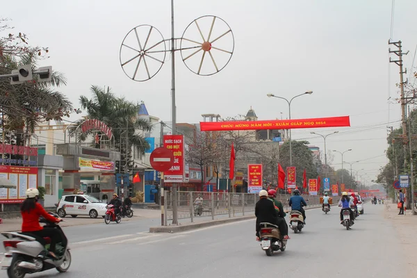 HAI DUONG, VIETNAM, 4 de agosto: tráfico nas ruas do Vietnã — Fotografia de Stock