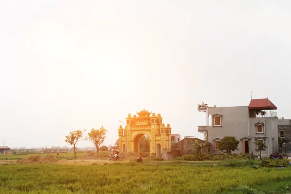 Hai Duong, Vietnam, 30 Temmuz: Vietnamca kırsal köy bir geçit — Stok fotoğraf