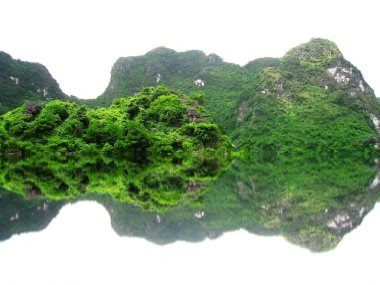 Dağlı ve nehirli manzara, Trang An, Ninh Binh, Vietnam 