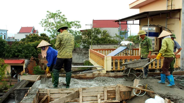 Beton Karıştırma inşaat işçisi — Stok fotoğraf