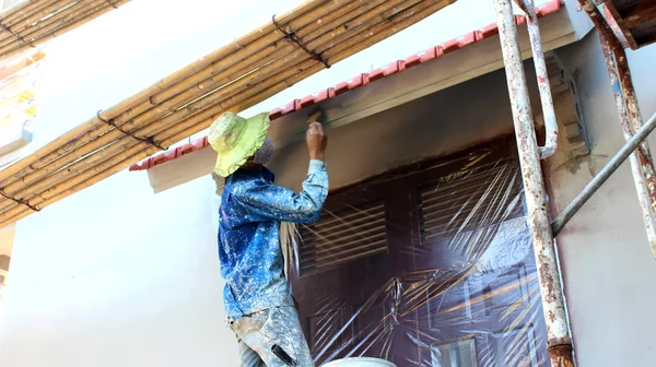 Pintor de pared de pintura en casa —  Fotos de Stock