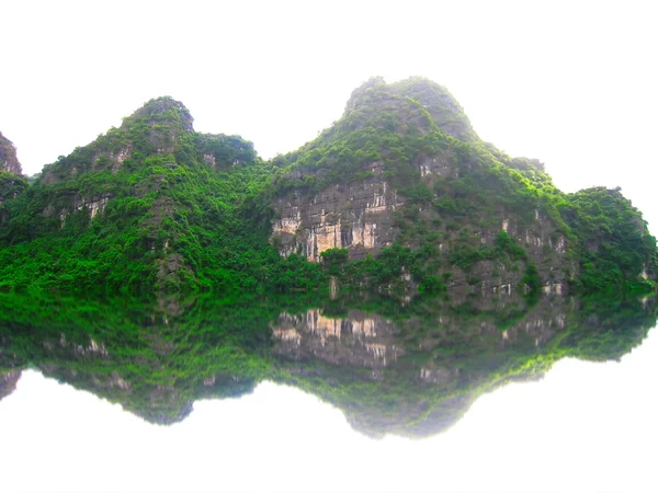 越南宁边，Trang An, moutain and river景观与河流 — 图库照片