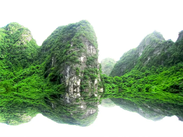 Paesaggio con montagna e fiume, Trang An, Ninh Binh, Vietnam — Foto Stock