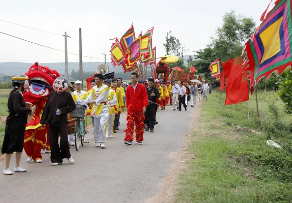 Orang menghadiri festival tradisional — Stok Foto