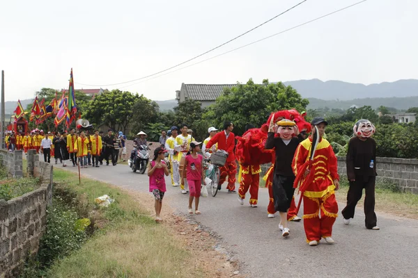 Menschen besuchten traditionelles Fest — Stockfoto