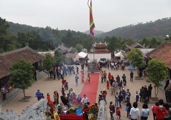 Les gens ont assisté au festival traditionnel — Photo