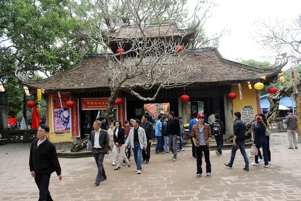 Orang menghadiri festival tradisional — Stok Foto