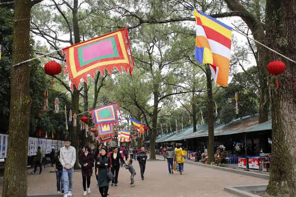 Les gens ont assisté au festival traditionnel — Photo