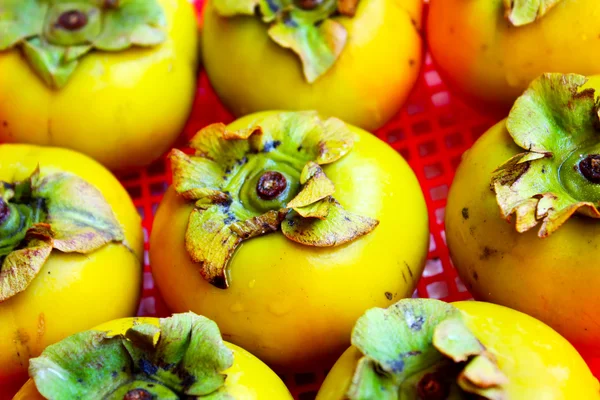 Persimmons w koszyku — Zdjęcie stockowe