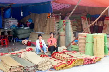 Hai Duong, Vietnam, Eylül, 8: İnsanlar yatakta m satış Market
