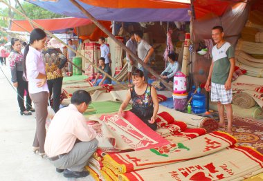 Hai Duong, Vietnam, Eylül, 8: İnsanlar yatakta m satış Market