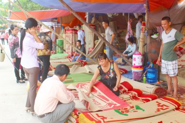 Hai Duong, Vietnam, Eylül, 8: İnsanlar yatakta m satış Market