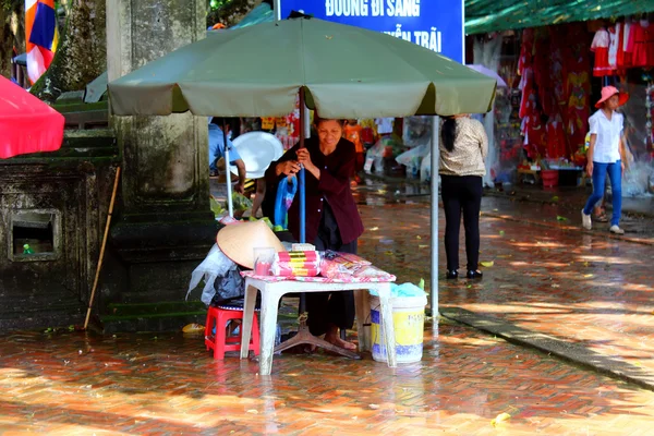 Hai Duong, Vietnam, Eylül, 6: Septemb iyi satan insanlar — Stok fotoğraf