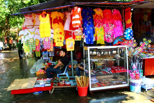 HAI DUONG, VIETNAM, SETEMBRO, 6: Pessoas que vendem bem em setembro — Fotografia de Stock