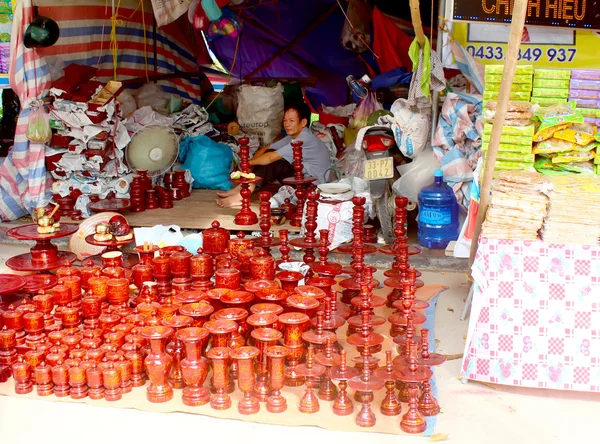 HAI DUONG, VIETNAM, SEPTEMBER, 8: Life of vietnamese vendor at m — Stock Photo, Image