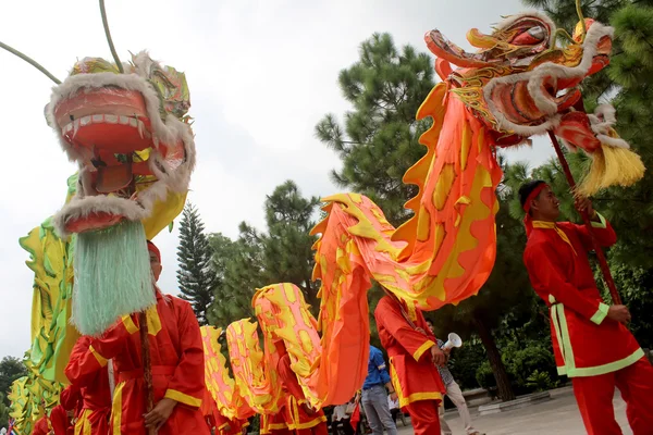 海阳、 越南，9 月，10: 一群亚洲人舞蹈 — 图库照片