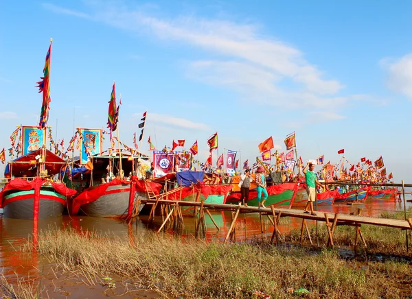 Traditionele boot uitgevoerd op — Stockfoto