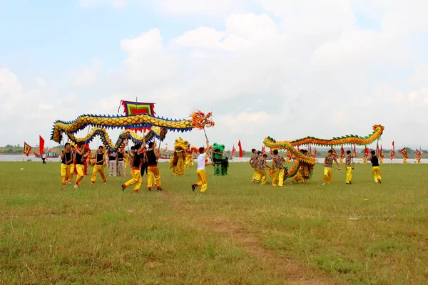 Gruppo di asiatici danza — Foto Stock