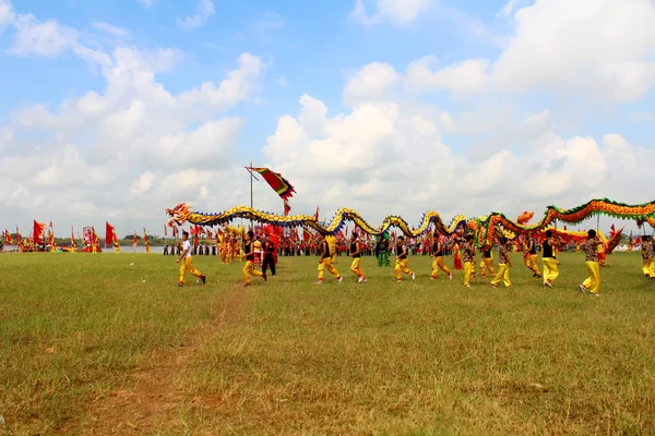 Hai Duong, Vietnam, září, 10: skupina asijských lidí tanec — Stock fotografie