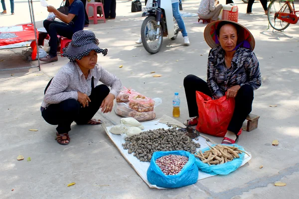 Hai Duong, Vietnam, September, 10: Mensen verkopen goed op Septem — Stockfoto