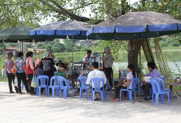 Hai Duong, Vietnam, September, 10: Mensen verkopen goed op Septem — Stockfoto