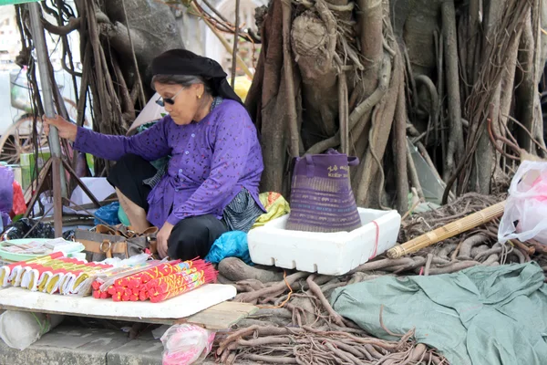 Hai Duong, Vietnam, September, 10: Människor som säljer bra på Septem — Stockfoto