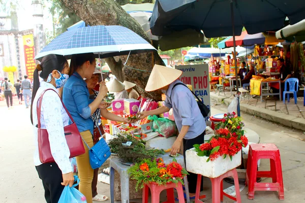 Hai Duong, Wietnam, września, 10: Osób sprzedających na Septem — Zdjęcie stockowe