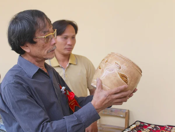 Hai Duong, Vietnam, 27 oktober: Mensen in antiekmarkt op Oc — Stockfoto