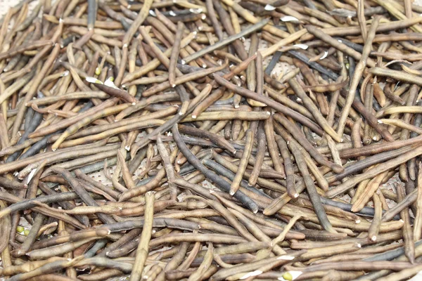 Frijoles mungo en cesta —  Fotos de Stock