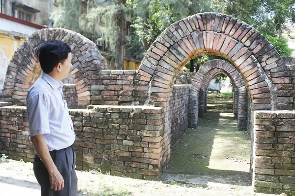 Archaeologists and ancient tombs — Stock Photo, Image