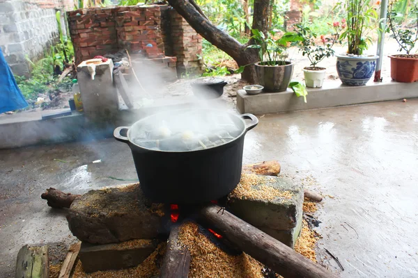 Gente asiática hacer tortas de arroz — Foto de Stock