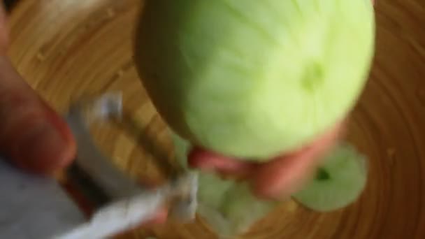 Concombre sur assiette — Video